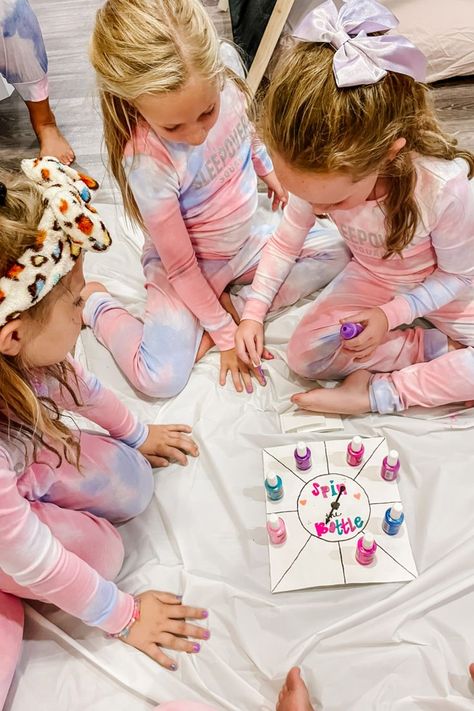 Girls Spa Party Ideas Kids, Barbie Birthday Party Games, Pajama Party Kids, Nail Polish For Kids, Girls Pamper Party, Kids Pamper Party, Pjs Party, Kids Spa Party, Spa Girl