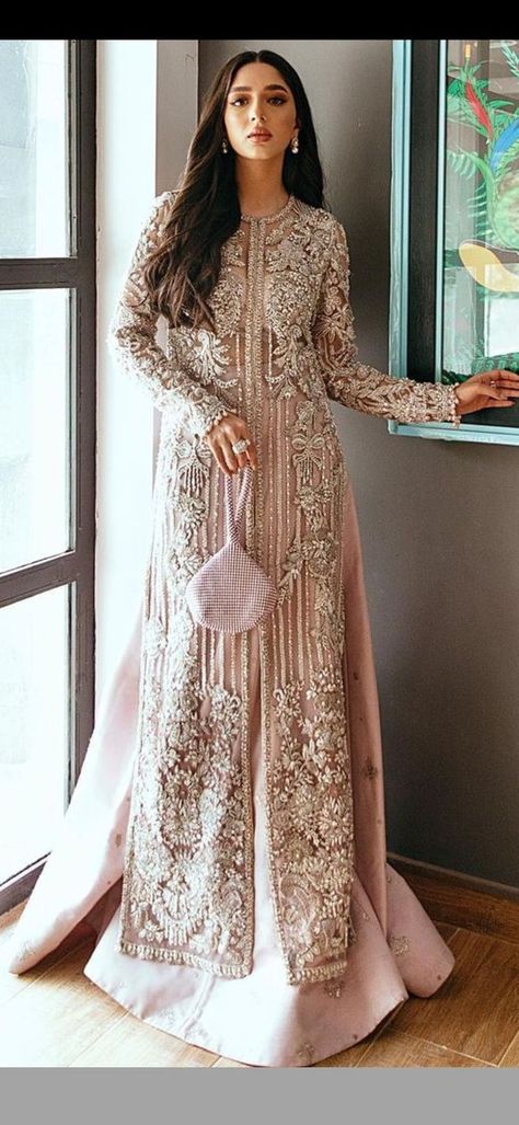 Trending Pakistani Outfits For Wedding, Pakistani Latest Dresses Style 2023, Pak Wedding Dresses, Pakistani Floor Length Dress, Pakistani Formal Dresses Party Wear Color Combinations, Long Fancy Shirts Pakistani Wedding, Eastern Party Wear, Modern Pakistani Wedding Dress, Pakistani Bridesmaids Dresses