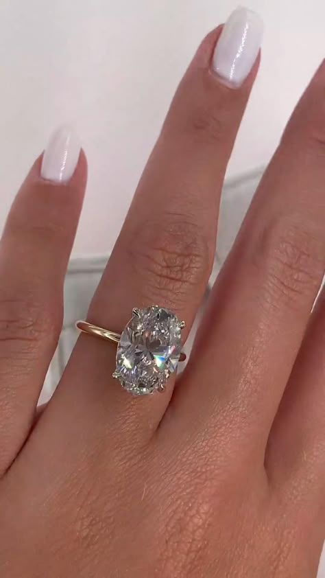 Most Expensive Diamond Ring, Most Expensive Diamond, Expensive Diamond Rings, Diamond Ring Designs, Pretty Wedding Rings, Gold Band Engagement Rings, Oval Solitaire Ring, Expensive Wedding Rings, Expensive Engagement Rings