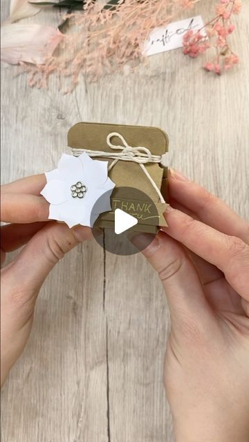 Punch Craft Ideas, How To Make Thank You Cards, Diy Thank You Gifts, Small Gift Wrapping Ideas, Petit Cadeau Diy, Thank You Gift Ideas, Packaging Gift Ideas, Cute Packaging Ideas, Small Diy Gifts