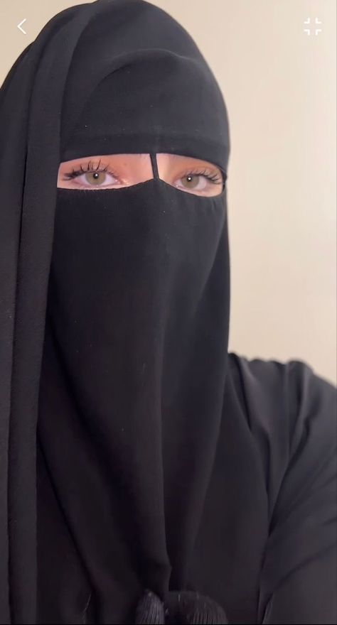 Aesthetic hijabi pretty beautiful fashion islam muslim niqab mecca fake snap Niqab Fashion Style, Niqab Aesthetic, Aesthetic Hijabi, Niqabi Girl, Army Look, Arabic Makeup, Niqab Fashion, Muslim Style, Hijab Style Tutorial