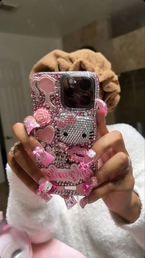 What yall think about this Bling Phone Cases Diy, Things To Buy At Costco, Stile Kylie Jenner, Hello Kitty Phone Case, Images Hello Kitty, Bling Phone Cases, Pink Lifestyle, Accessoires Iphone, Hello Kitty Accessories