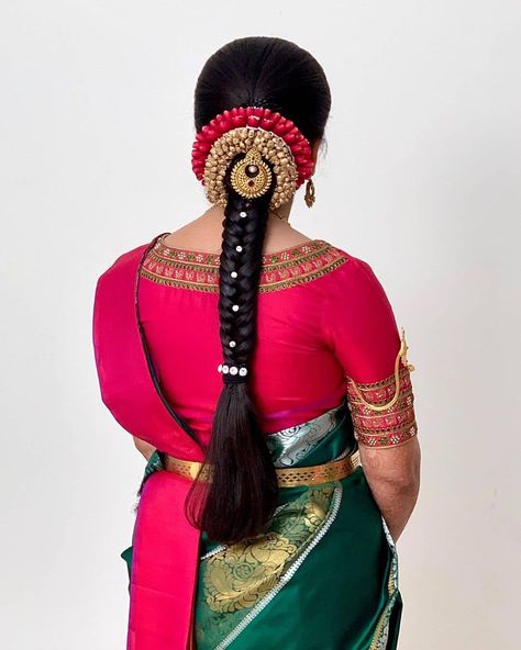 Fluffy Bob, South Indian Wedding Hairstyles, Timeless Hairstyles, Bridal Hair Decorations, Bridal Hairstyle Indian Wedding, Hair Style On Saree, Engagement Hairstyles, Bridal Hairdo, Traditional Hairstyle