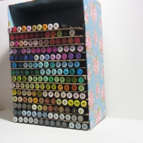 Simply by Pink: DIY Alcohol Marker Storage On Budget Alcohol Marker Storage, Diy Marker Holder, Diy Marker Storage, Marker Organizer, Craft Room Organisation, Diy Alcohol, Marker Holder, Diy Marker, Pink Diy