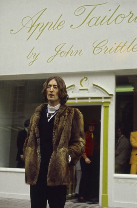 John Lennon And Yoko, Black Overcoat, Beatles Photos, Beatles Pictures, Legendary Singers, Beatles John, V Magazine, The Fab Four, Ringo Starr