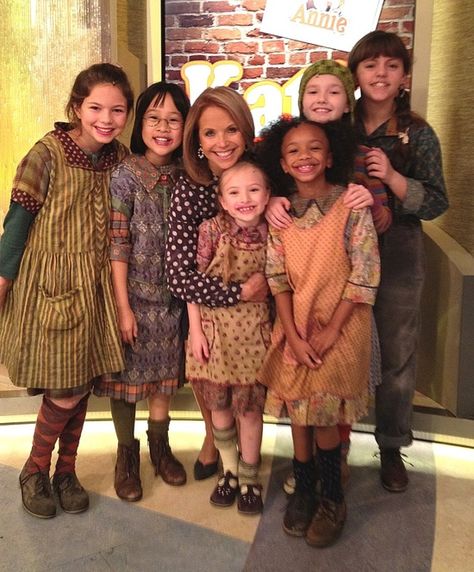 annie costume ideas | Costumes Ideas for Musical Theatre / #Annie The Musical #Costumes Annie Orphans, Taylor Richardson, Dirty Aprons, Annie Props, Orphan Annie Costume, Broadway Musicals Costumes, Annie Broadway, Lilla Crawford, Annie On Broadway