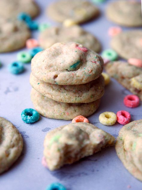 Fruit Loop Treats, Ball Cookies, Fruit Loops Cereal, Cookies Kids, Cereal Cookies, Eye Ball, Cereal Treats, Soft Bakes, Cookies For Kids