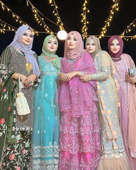 Photography Poses In Garara, Wedding Dresses For Girls Indian, Hijab Style For Wedding, New Pakistani Dresses, New Hijab, Islamic Fashion Dresses, Pakistani Party Wear Dresses, Function Dresses, Abaya Design