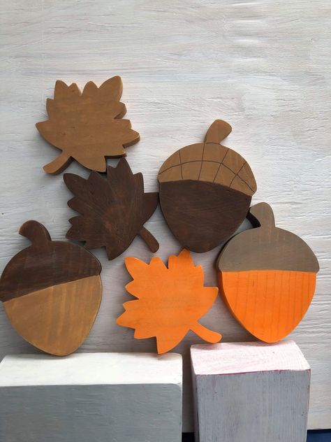 Fall Decor Wood Diy, Thanksgiving Wood Decor, Fall Wood Working Projects, Fall Woodworking Projects, Wooden Fall Decorations, Fall Wood Decor, Wooden Fall Decor, Fall Wood Projects, Wood Log Crafts