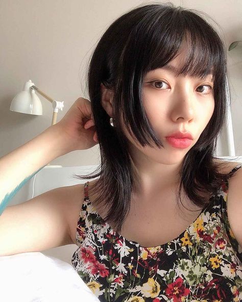 26 Hottest Ways to Get The Hime Haircut Trend Mullet Wolf Hime Cut, Short Hime Haircut Layered, Hemi Haircut, Hime Haircut With Bangs, Hime Haircut Wavy Hair, Hime Haircut Short Hair, Hime Cut Mullet, Hime Bangs Short Hair, Soft Hime Haircut