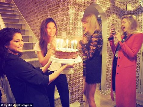 Happy Birthday to her! In the snap, Selena can be seen presenting Lily with a sizeable cak... Taylor Swift Gigi Hadid, Selena Taylor, Happy Birthday To Her, Selena And Taylor, Lily Aldridge, Marie Gomez, Victorias Secret Models, Taylor Swift Fan, Taylor Swift Pictures