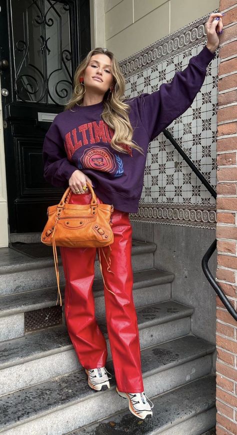 Bright Clothes Aesthetic, Red Leather Trousers, Picnic Fashion, Lederhosen Outfit, Bright Outfit, Bright Colored Outfits, Outfits Juvenil, Chicago Outfit, Leather Pants Outfit