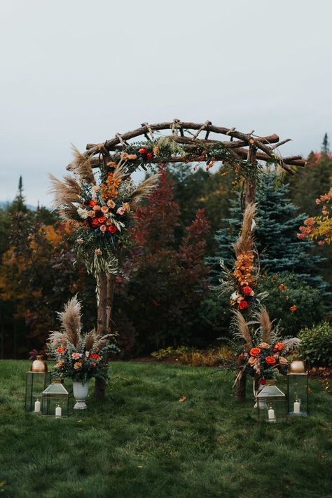 Wedding Arch Ideas, Fall Wedding Arches, Fall Wedding Ceremony, Wedding Setup, Arch Ideas, Wedding Alters, Wedding Ceremony Arch, Outdoor Fall Wedding, Wedding Themes Fall