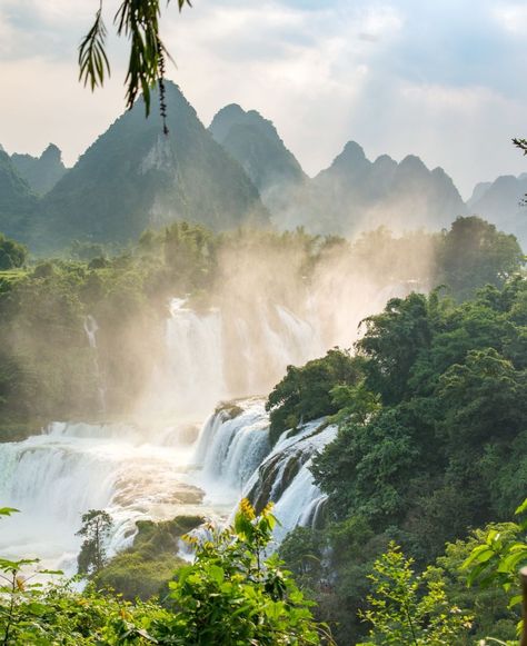 Detian Waterfalls in Guangxi, 🇨🇳 China - The majestic Ban Gioc - Detian waterfalls located in Guangxi province, China. #DetianWaterfalls #Guangxi Guangxi China, China