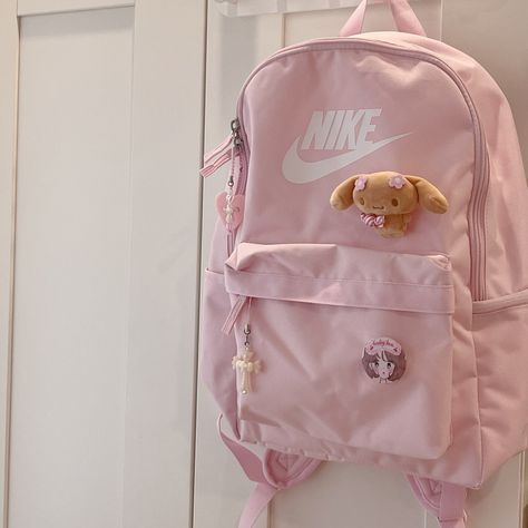 Stationary Bag, Pretty School Supplies, Stylish School Bags, Kawaii Bag, School Bag Essentials, Cute School Stationary, Inside My Bag, Nike Bags, Girly Bags