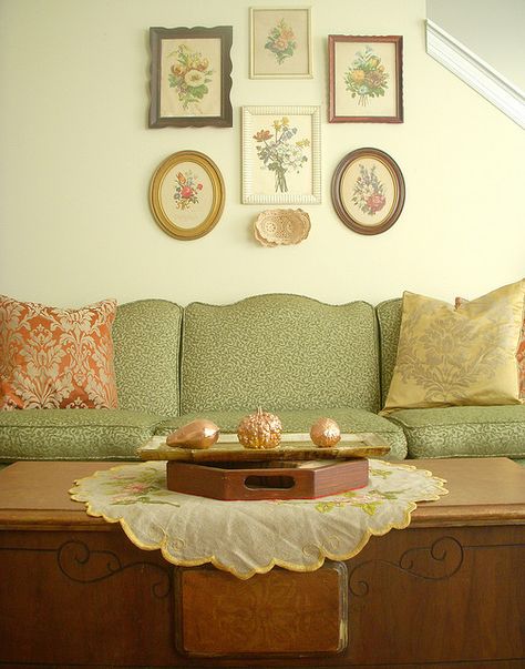 gatheringspriggs Old Floral Couch, Old Lady Room, Old Lady Living Room, Floral Couch Living Room Vintage, Granny Chic Decor, Floral Pictures, Living Room Renovation, Interior Vintage, Homeward Bound