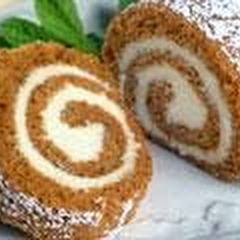 Libbys® Pumpkin Roll with high altitude adjustments Libbys Pumpkin Roll, Pumpkin Roll Cake, Pumpkin Rolls Recipe, Kolaci I Torte, Pumpkin Roll, Pumpkin Cream Cheeses, Roll Cake, Pumpkin Cream, Köstliche Desserts