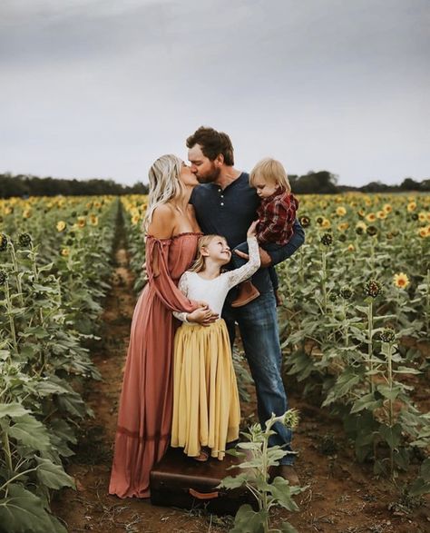 Sunflower field photo session Long Dress For Fall Family Pictures, Wildflower Field Family Photos, Scorpion Gulch Photoshoot, Family Photos Sunflower Field Outfits, Family Photos Of 6 Posing Ideas, Sunflower Family Photo Shoot, Family On Bridge Photography, Sunflower Field Family Photoshoot Outfits, Sunflower Family Photoshoot Outfits