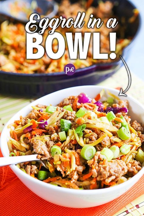 Unleash the delicious egg roll! Enjoy the ingredients inside an egg roll minus the carbs and calories. This Egg Roll Bowl is great as an easy dinner or salad. Done in 20 minutes and supremely delicious! #lunchbowl #easydinner #eggroll #eggrollinabowl Vegetarian Egg Rolls, Telur Gulung, Egg Egg, Pork Egg Rolls, Chicken Spring Rolls, Eggroll In A Bowl, Egg Roll In A Bowl, Egg Roll Recipes, Lunch Bowl