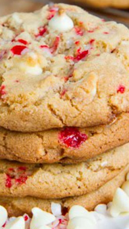 Peppermint White Chocolate Chip Cookies Recipe ~ These chocolate chip cookies turn out nice and crisp on the edges but oh so soft and melt in your mouth on the inside! White Chocolate Chip Cookies Recipes, Peppermint White Chocolate, Peppermint White, Candy Cane Cookies, White Chocolate Chip, White Chocolate Chip Cookies, Chip Cookie Recipe, Köstliche Desserts, White Chocolate Chips