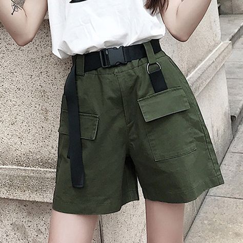 Green Shorts Outfit Aesthetic, Green Shorts Outfit, Short Verde, Linen Pants Style, Summer Belt, Shorts With Belt, Army Green Shorts, Cotton Linen Pants, Streetwear Aesthetic