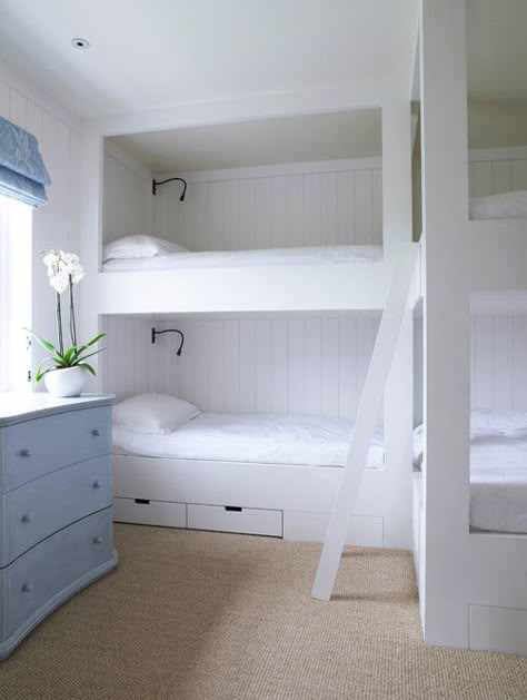 Hampshire residence, UK. Thorp Design, London. Richard Powers photo. Corner Bunk Beds, L Shaped Bunk Beds, Modern Bunk Beds, Wooden Bunk Beds, Built In Bunks, Bunk Rooms, Bunk Beds With Stairs, Bunk Bed Designs, Space Bedding