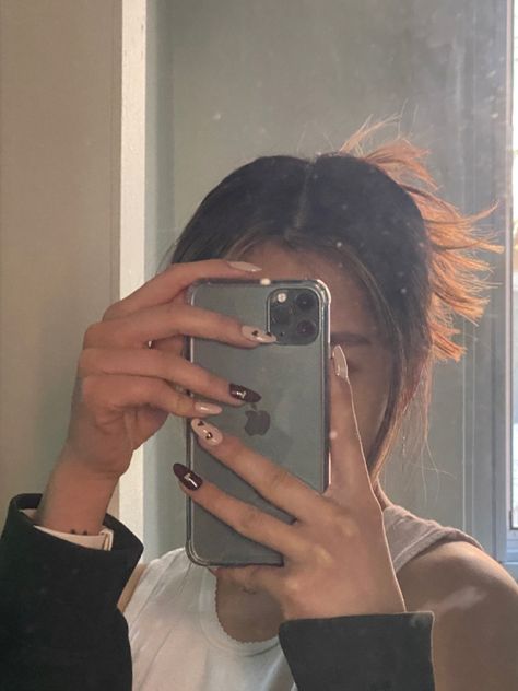 Nails Inspo Aesthetic, Brown Mirror, Mirror Selfie Poses, Butterfly Effect, Boy And Girl Best Friends, Mirror Pic, Brown Nails, Iphone Accessories, Nails Inspo