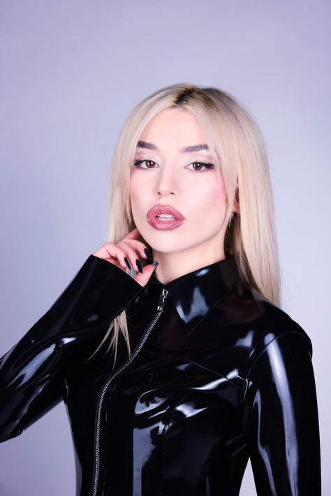 Pic Icon, Ava Max, Metallic Leggings, Without Borders, Profile Pic, Grow Out, Oh My, Celebrity Crush, Borders