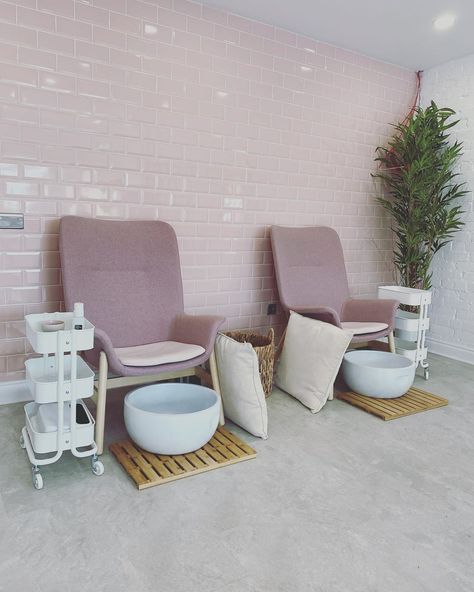 Custom Pedicure Station, Diy Pedicure Platform Salon Ideas, Small Pedicure Room, Pedicure Space Ideas, No Plumbing Pedicure Station, Pedi Station Ideas, At Home Pedicure Station, Salon Pedicure Station Ideas, Pedicure Chair Ideas Small Spaces