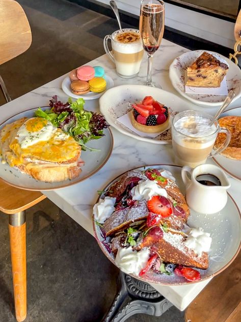 San Diego Food Restaurants, Brunch In San Diego, Brunch Restaurant Design, San Diego Breakfast, San Diego Brunch, San Diego Aesthetic, Travel Therapy, Brunch Restaurant, Sunshine Nature