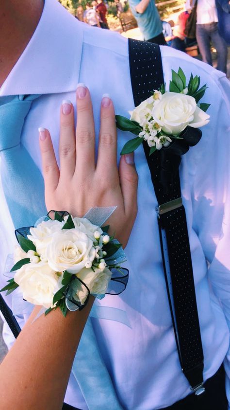 Prom Flowers Corsage, White Corsage, Wrist Corsage Prom, Homecoming Corsage, Prom Corsage And Boutonniere, Corsage And Boutonniere Set, White Boutonniere, Bridesmaid Corsage, Wrist Flowers