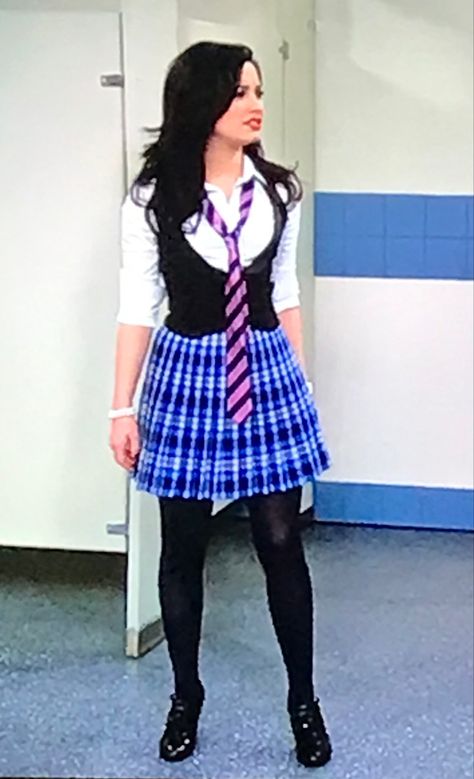 Sonny with a Chance - Demi Lovato - disney channel style fashion y2k 2010s preppy plaid school uniform 2000s Fashion Preppy, Early 2000s Disney Channel Fashion, Y2k School Outfits Uniform, Y2k School Uniform, Disney Channel Fashion, Disney Channel Outfits, Y2k Uniform, Demi Lovato Disney, Y2k School Outfits