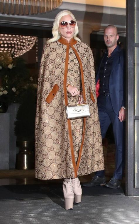 Photos from Lady Gaga's House of Gucci Fashion - E! Online Gucci Cape, Lady Gaga Shoes, The House Of Gucci, House Of Gucci, Lady Gaga Pictures, Irish Fashion, Atelier Versace, Armani Prive, Movie Fashion