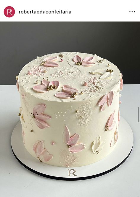 Cake Aethstetic, 2024 Cake Ideas, 24 Cake Ideas, Cake Deco Ideas, Cute Pink Cakes Birthdays, Birthday Cake Ideas 16, Rose Cake Ideas, Asthetic Cakes, Aesthetic 18th Birthday Cake