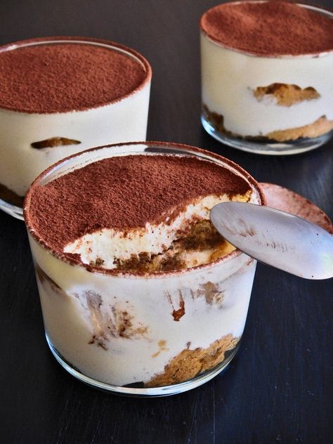 Mon tiramisu classique 4 Dessert Toppings, Art Quote, Batch Cooking, Top Chef, Mini Desserts, One Pot, Food Truck, Nutella, Mousse