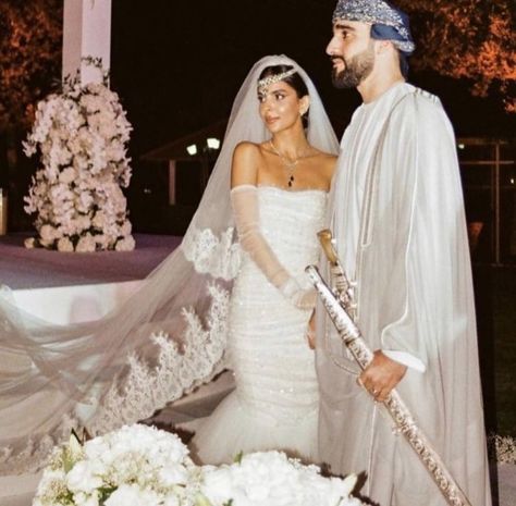 Arab Wedding Dress, Classy Weddings, Arabian Wedding, Bride Dress Simple, Arab Wedding, Classy Wedding Dress, Dream Wedding Ideas Dresses, Classy Wedding, Bridal Inspo