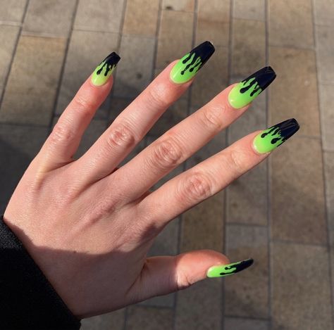 Drip Effect Nails, Drips Nail Design, Slime Nails Acrylic, Slime Drip Nails, Halloween Slime Nails, Halloween Drip Nails, Green Drip Nails, Drip Nails Acrylic, Black Drip Nails