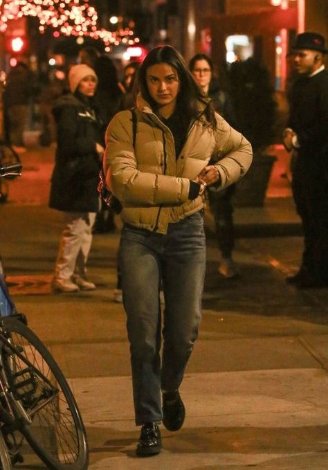 Camila Mendes in Casual Outfit in NY 02/12/2024 Camila Mendes Outfits, Camila Mendes Style, Cami Mendes, Outfit Upgrade, Camila Mendes, Riverdale Cast, Celebrity Street Style, Celebrity Outfits, Outfits Casual