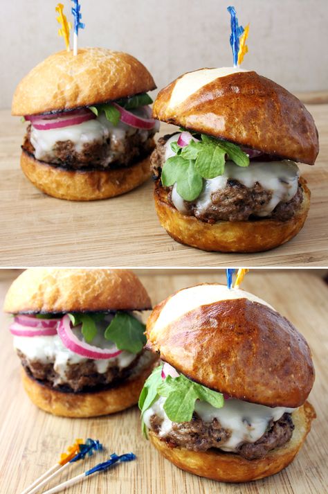 The Perfect Game Day Appetizer: Bison Sliders (Durham Ranch Ground Bison) The healthier alternative to beef! Bison Meals, Bison Sliders Recipe, Cowboy Cocktails, Bison Sliders, French Burger, Nevada Recipes, Bison Recipes, Ground Bison, Pickled Red Onion