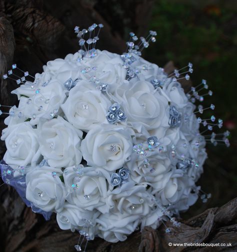 White And Silver Bouquet Wedding, Winter Wonderland Quinceanera Bouquet, Bouquet Of Flowers Wedding Blue, Silver And White Quinceanera Decorations, Light Blue Bouquet Quinceanera, Quinceanera Flower Bouquet Blue, Quinceanera Ramos Artificial, Quince Flower Bouquets Blue, Bouquet Of Flowers Quinceanera