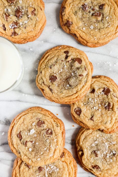 Small Batch Crispy Chocolate Chip Cookies - Elle & Pear Small Batch Chocolate Chip Cookie Recipe, Small Batch Chocolate Chip Cookies, Small Batch Cookie Recipe, Oat Chocolate Chip Cookies, Crunchy Chocolate Chip Cookies, Small Batch Cookies, Crispy Chocolate Chip Cookies, Milk Chocolate Chip Cookies, Crispy Chips