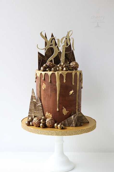 Gold & Chocolate Drip 21st Cake Chocolate And Gold Cake, Gold Chocolate Cake, Gold Birthday Cake, 21st Cake, Gold Chocolate, Birthday Cake Chocolate, Chocolate Drip, Gold Cake, Gold Birthday