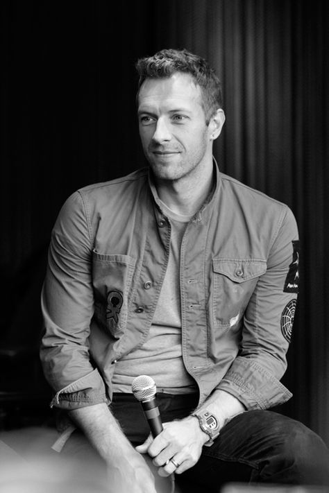 Chris Martin. Guy Berryman, Coldplay Chris, Chris Martin Coldplay, Simply Irresistible, Chris Martin, Bruce Springsteen, Coldplay, Man Crush, Celebrities Male