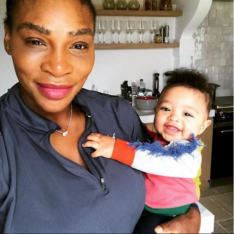 Serena-Williams-daughter-kitchen Serena Williams Family, Serena Williams Husband, Serena Williams Body, Caf Champions League, Alexis Ohanian, Venus And Serena Williams, Baby's First Step, Tennis Champion, Baby Mom