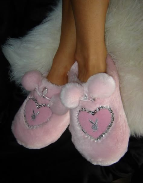 Playboy Bunny Slippers Glitter Rosa, Mode Chanel, Pink Girly Things, Playboy Bunny, Aesthetic Shoes, Everything Pink, Pink Princess, Pretty Shoes, Dream Shoes