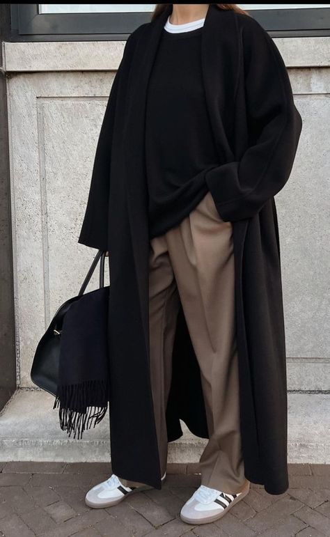 Mode Hijabi, Fall Transition Outfits, Outfit Invierno, Tan Pants, Mode Casual, Herren Outfit, Layering Outfits, Mode Ootd, Coat Outfits