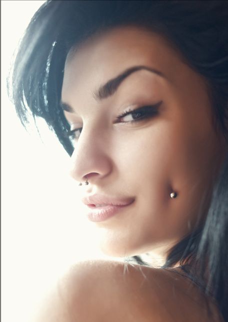 Microdermal Piercing, Dimple Piercing, Cheek Piercings, Face Piercings, Cool Piercings, Cute Piercings, Dermal Piercing, Piercings Unique, Eyebrow Piercing