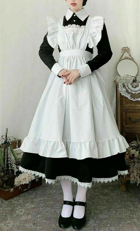 Historical Maid Dress, Maid Outfit Aesthetic, Clue Costume, Blood Hound, Victorian Maid, Maid Uniform, Maid Outfit, Dress Drawing, Teen Fiction