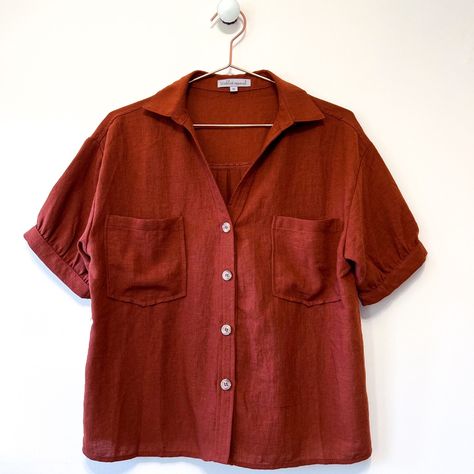 Elevate Your Wardrobe With This Wishlist Apparel Rust Burnt Orange Button-Up Blouse! Crafted From 100% Polyester, This Blouse Combines Style And Comfort Seamlessly. Its Short Sleeves And Button-Up Design Add A Touch Of Sophistication To Any Ensemble. Designed In A Size Small, It Offers A Flattering Fit For All-Day Wear. Hand Wash Cold And Lay Flat To Dry To Maintain Its Pristine Condition. Never Worn And In Like-New Condition, This Blouse Is Ready To Become A Staple In Your Closet. Don't Miss Th Patterned Button Down, Business Casual Blouses For Women, Burnt Orange Clothes, Button Up Blouse Outfit, Short Sleeve Button Up Women, 70s Button Up Shirt, Cute Long Sleeve Shirts, Marc Spector, Floral Silk Shirt