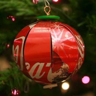 How to Recycle: Recycled Christmas Tree Ornaments. There are some awesome ideas in here for recycling items into DIY Christmas Ornaments. Pop Can Crafts, Recycled Christmas Decorations, Recycled Christmas Tree, Soda Can Art, Recycled Christmas, Soda Can Crafts, Aluminum Can Crafts, Pop Cans, Can Crafts